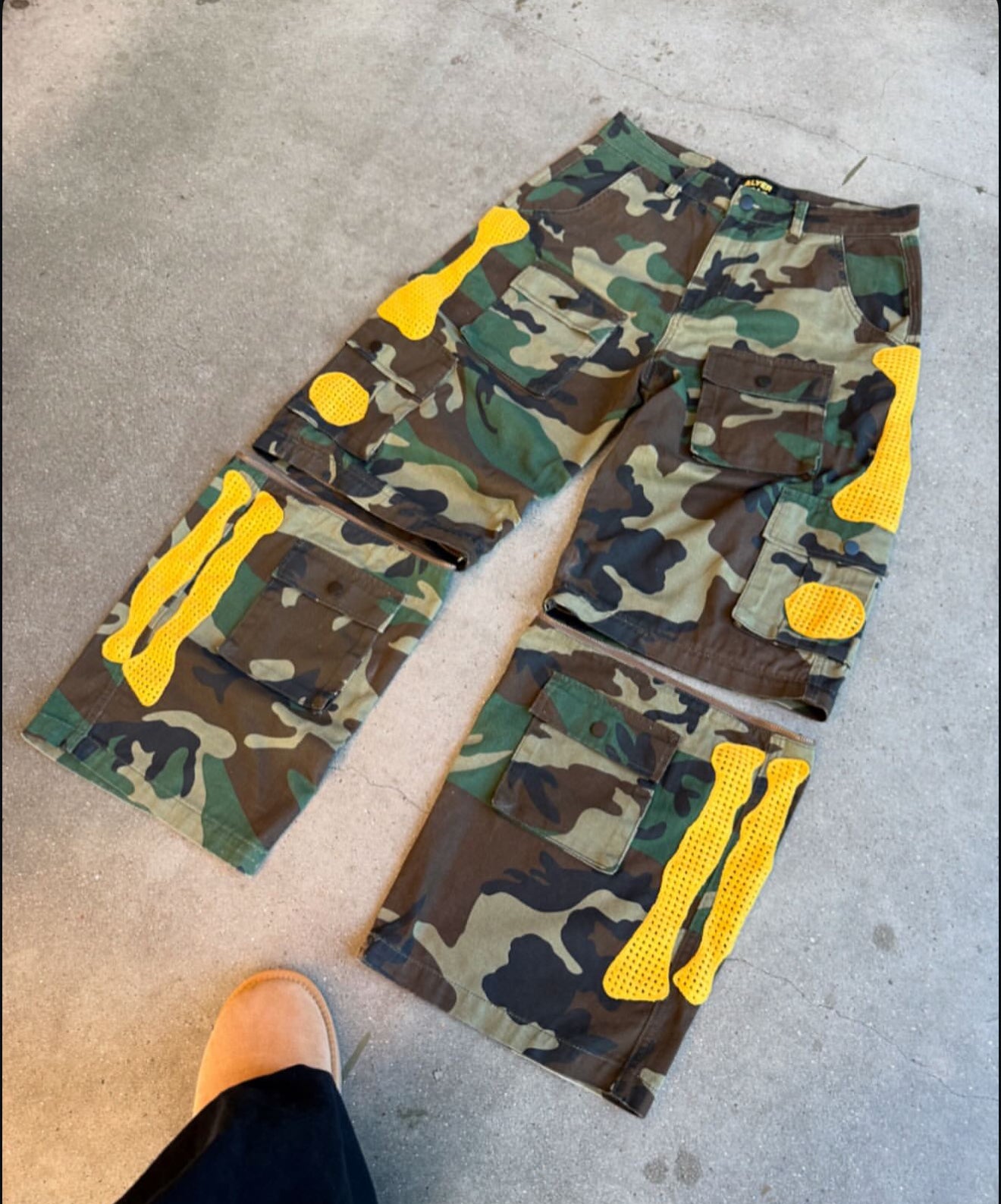 BONE CARGO PANTS